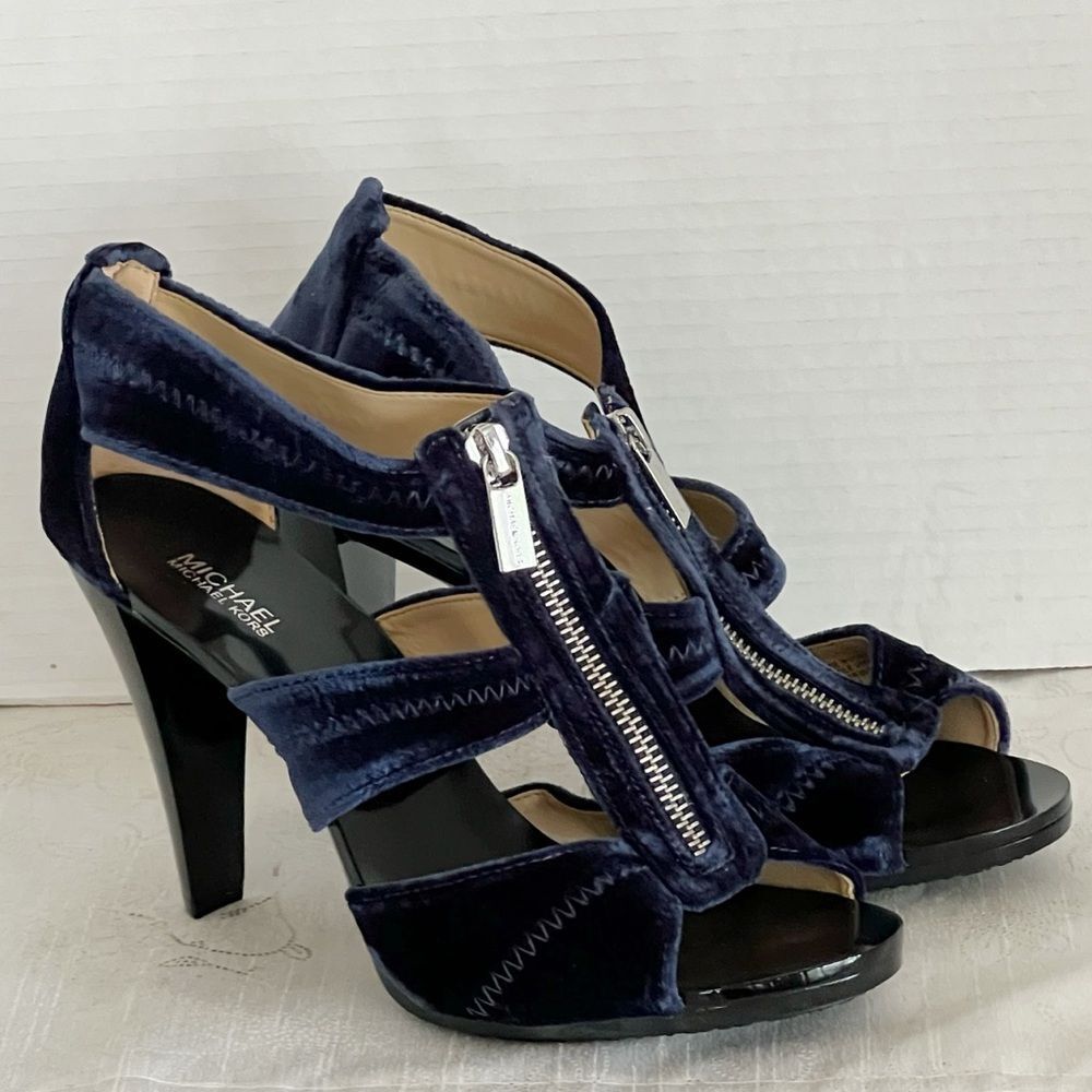 New MICHAEL Michael Kors Berkley Blue Velvet T-Strap Heeled Sandals size US 8.5M